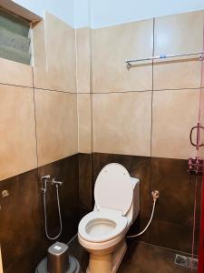 a bathroom with a toilet and a shower at Kvm Tourist Home in Palakkad