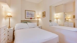 Katil atau katil-katil dalam bilik di Redcliffe Apartments E