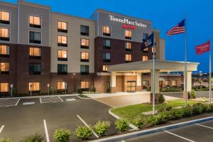 an image of the front of a hotel at TownePlace Suites by Marriott Latham Albany Airport in Latham