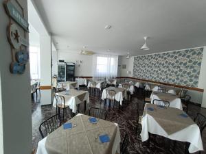 TV a/nebo společenská místnost v ubytování Hotel La Torre
