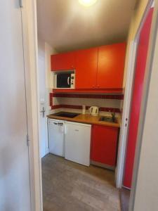 Kuchyňa alebo kuchynka v ubytovaní Chez Angélique et Romain - Appartement agréable au pied des pistes