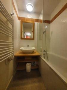 Kúpeľňa v ubytovaní Chez Angélique et Romain - Appartement agréable au pied des pistes