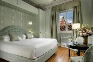 Posteľ alebo postele v izbe v ubytovaní San Firenze Suites & Spa