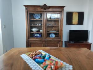 Televízia a/alebo spoločenská miestnosť v ubytovaní Mi casa es su casa