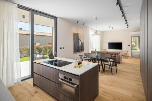 Kuchyň nebo kuchyňský kout v ubytování Design Villa Palmeta