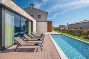 Bazén v ubytování Design Villa Palmeta nebo v jeho okolí