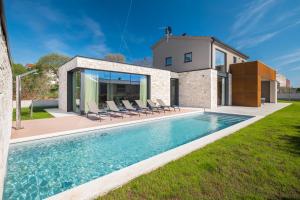 Bazén v ubytování Design Villa Palmeta nebo v jeho okolí