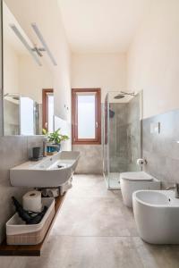 a bathroom with two sinks and a shower at Villa Licari Stagnone in Marsala
