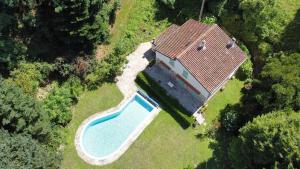Fotografia z galérie ubytovania Magnifique Maison avec piscine sans vis à vis 4 chambres et 1 mezzanine dans un milieu verdoyant v destinácii Saint-Jean-du-Gard