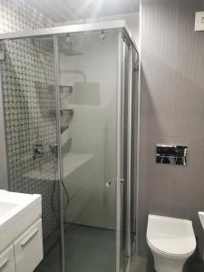 Ein Badezimmer in der Unterkunft Апартамент Светли