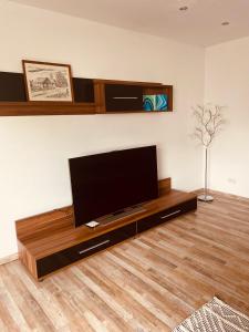a living room with a flat screen tv on a table at Ferienwohnung Horst 2 in Nordenham