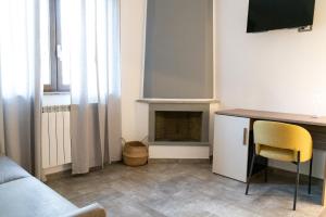 a living room with a table and a fireplace at B&B Tenuta Piano Campo in Ucria