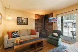 Χώρος καθιστικού στο Studio Purgatory Townhome 108