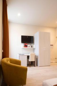 TV a/nebo společenská místnost v ubytování Doride Suites Boutique Hotel + 134 fotografií