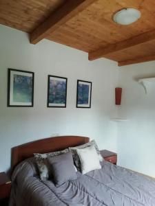 Posteľ alebo postele v izbe v ubytovaní Casa Rural en cañón Río Júcar.LaGila(Alcalá del Júcar)