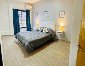 Posteľ alebo postele v izbe v ubytovaní excepcional depa en CABA 2 habitaciones con terraza y parrilla