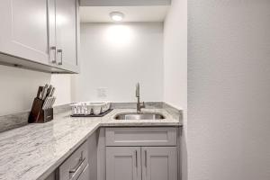 Gallery image of Trendy Apt in Midtown, Walk to Shops & Sites, Pets Ok in Houston