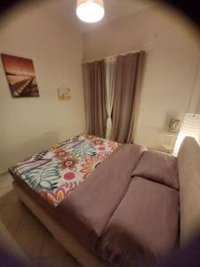 a bedroom with a bed in a room at La casa azul in Megalochori