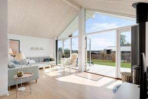 Fotografie z fotogalerie ubytování New Holiday Home In Scenic North Zealand v destinaci Vejby