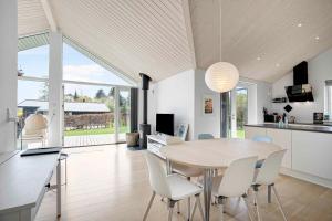 Fotografie z fotogalerie ubytování New Holiday Home In Scenic North Zealand v destinaci Vejby