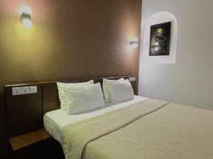 Letto o letti in una camera di The SkyDeck Kandy