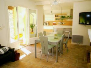 ル・トールにあるHoliday Home in Le Thor with Private Poolのギャラリーの写真