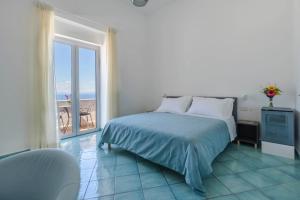a bedroom with a bed and a view of the ocean at Albergo La Prora in Capri