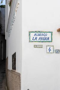 Um certificado, prêmio, placa ou outro documento exibido em Albergo La Prora
