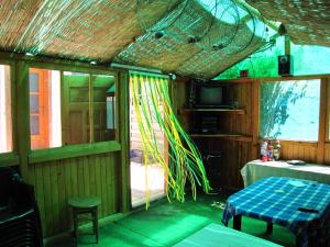 a small room with a table and a tv at Casa Oana in Sulina