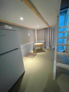 Postel nebo postele na pokoji v ubytování 誠家　MAKOTO HOSTEL