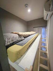 Postel nebo postele na pokoji v ubytování 誠家　MAKOTO HOSTEL