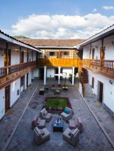 una vista aérea de un patio de un edificio en SACHA Centric, en Cusco