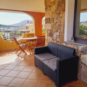 a living room with a couch and a table at Appartamenti Il Glicine Villasimius in Villasimius