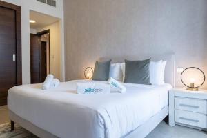 Postel nebo postele na pokoji v ubytování Lush Tropical Getaway in Dubai Marina + 37 fotografií