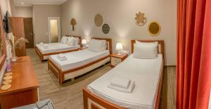 Postel nebo postele na pokoji v ubytování Aljur Hotel