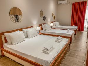 Postel nebo postele na pokoji v ubytování Aljur Hotel