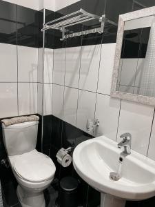 Koupelna v ubytování Aljur Hotel + 35 fotografií