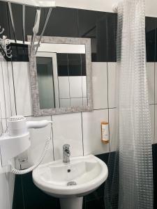 Koupelna v ubytování Aljur Hotel