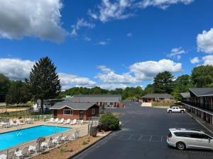 Bazén v ubytování All Star Inn & Suites nebo v jeho okolí