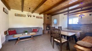 Χώρος καθιστικού στο Cabana Plaiuri Ardelene +13 φωτογραφίες