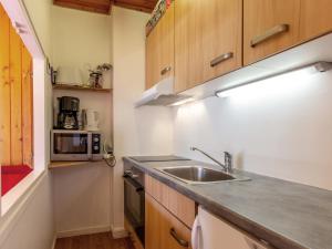 Cuisine ou kitchenette dans l'établissement Studio Val-d'Isère, 1 pièce, 3 personnes - FR-1-694-264