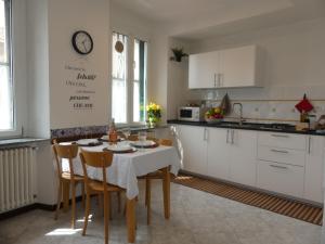 Kuchnia lub aneks kuchenny w obiekcie [VILLA LECCO] FREE Wi-Fi, Parking & Bike Service