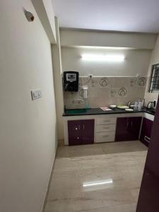 Nhà bếp/bếp nhỏ tại 3 BHK Fully Furnished in Vizag with Parking - 1st Floor