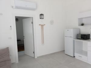 צימר ברחובות- Tara ארוח Tzimmer יש ממד במתחם的厨房或小厨房