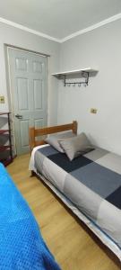 EL ROBLE 2.0 CHILLAN房間的床