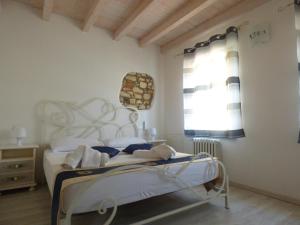 A bed or beds in a room at NICOLE DONEY LOCAZIONE TURISTICA Még 37 kép