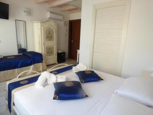 A bed or beds in a room at NICOLE DONEY LOCAZIONE TURISTICA