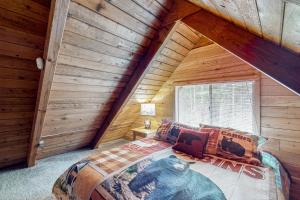 Posteľ alebo postele v izbe v ubytovaní Wadsworth Cabin