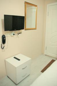 TV a/nebo společenská místnost v ubytování Tolga Hotel