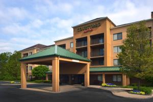 a front view of a hotel with a gazebo at Courtyard Cleveland Airport South in Middleburg Heights